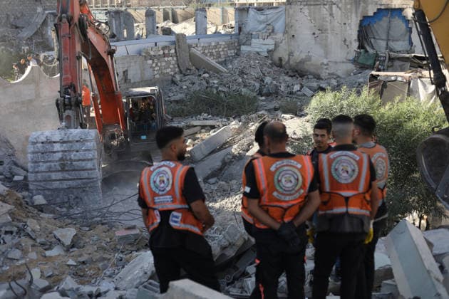 Rescuers search collapsed building for missing in Gaza City Rescuers excavate rubble to retrieve bodies from a collapsed building in the Tal al-Hawa area of Gaza City on September 16, 2026. Gaza s civil defence agency said rescuers were searching for dozens of missing people after the six-storey building, which housed people displaced by the war with Israel, collapsed killing eight people, including children, and fell onto nearby residential structures and tents. Photo by Belal Osama apaimages Gaza Gaza Strip Palestinian Territory 160926_Gaza_BO_00(2) Copyright: xapaimagesxBelalxOsamax xapaimagesx