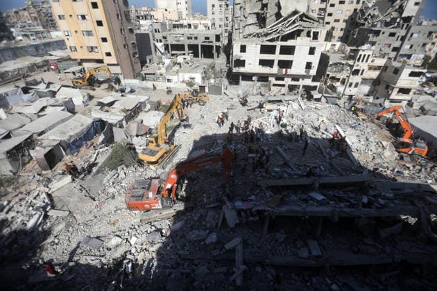 Rescuers search collapsed building for missing in Gaza City Rescuers excavate rubble to retrieve bodies from a collapsed building in the Tal al-Hawa area of Gaza City on September 16, 2026. Gaza s civil defence agency said rescuers were searching for dozens of missing people after the six-storey building, which housed people displaced by the war with Israel, collapsed killing eight people, including children, and fell onto nearby residential structures and tents. Photo by Belal Osama apaimages Gaza Gaza Strip Palestinian Territory 160926_Gaza_BO_00(21) Copyright: xapaimagesxBelalxOsamax xapaimagesx