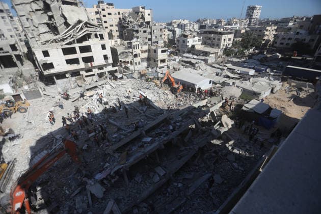 Rescuers search collapsed building for missing in Gaza City Rescuers excavate rubble to retrieve bodies from a collapsed building in the Tal al-Hawa area of Gaza City on September 16, 2026. Gaza s civil defence agency said rescuers were searching for dozens of missing people after the six-storey building, which housed people displaced by the war with Israel, collapsed killing eight people, including children, and fell onto nearby residential structures and tents. Photo by Belal Osama apaimages Gaza Gaza Strip Palestinian Territory 160926_Gaza_BO_00(22) Copyright: xapaimagesxBelalxOsamax xapaimagesx