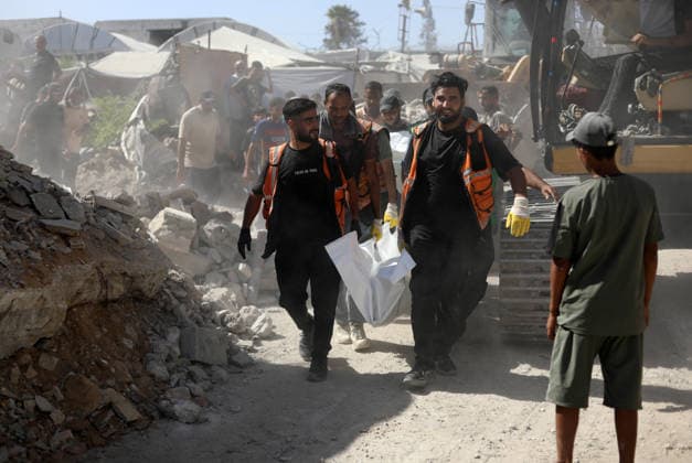 Rescuers search collapsed building for missing in Gaza City Rescuers excavate rubble to retrieve bodies from a collapsed building in the Tal al-Hawa area of Gaza City on September 16, 2026. Gaza s civil defence agency said rescuers were searching for dozens of missing people after the six-storey building, which housed people displaced by the war with Israel, collapsed killing eight people, including children, and fell onto nearby residential structures and tents. Photo by Belal Osama apaimages Gaza Gaza Strip Palestinian Territory 160926_Gaza_BO_00(39) Copyright: xapaimagesxBelalxOsamax xapaimagesx