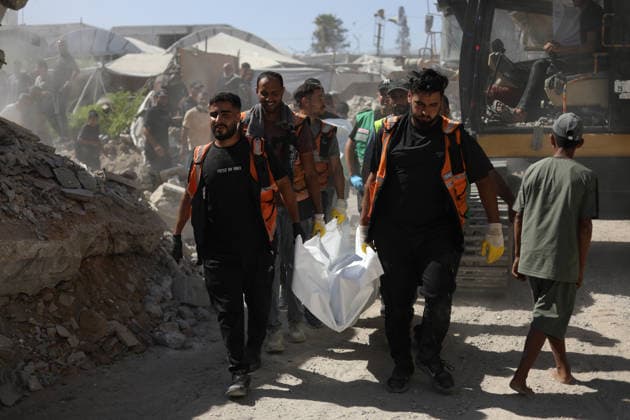 Rescuers search collapsed building for missing in Gaza City Rescuers excavate rubble to retrieve bodies from a collapsed building in the Tal al-Hawa area of Gaza City on September 16, 2026. Gaza s civil defence agency said rescuers were searching for dozens of missing people after the six-storey building, which housed people displaced by the war with Israel, collapsed killing eight people, including children, and fell onto nearby residential structures and tents. Photo by Belal Osama apaimages Gaza Gaza Strip Palestinian Territory 160926_Gaza_BO_00(40) Copyright: xapaimagesxBelalxOsamax xapaimagesx