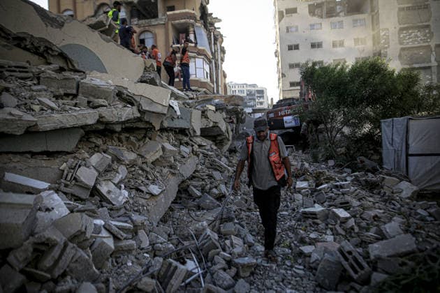 11 Palestinians killed as damaged six-story building collapses onto displaced tents in Gaza GAZA CITY, GAZA, PALESTINE - SEPTEMBER 16: Search and rescue teams on duty around the rubble after a damaged six-story building collapsed in the Al-Sinaa area of southwestern Gaza City, Gaza, Palestine on September 16, 2026. The building, previously damaged during Israeli airstrikes, collapsed onto neighboring tents housing displaced Palestinians, leaving at least 11 people dead, including five children, and injuring 14 others as civil defense and municipal teams continue search-and-rescue operations. Saeed M. M. T. Jaras Anadolu Gaza City Gaza. Editorial use only. Please get in touch for any other usage.  Copyright: x2026xAnadoluxSaeedxM.xM.xT.xJarasx