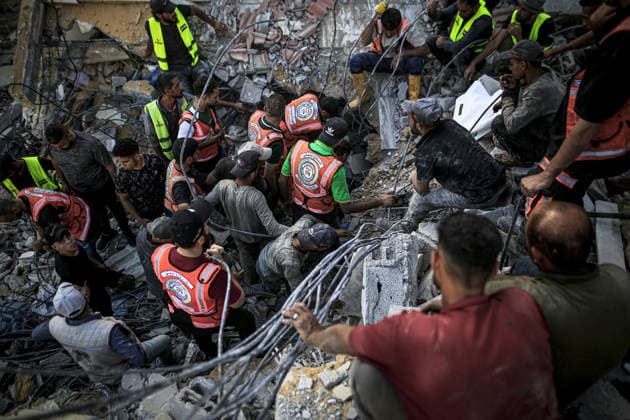11 Palestinians killed as damaged six-story building collapses onto displaced tents in Gaza GAZA CITY, GAZA, PALESTINE - SEPTEMBER 16: Rescue workers extract the bodies of victims from the rubble after a damaged six-story building collapsed in the Al-Sinaa area of southwestern Gaza City, Gaza, Palestine on September 16, 2026. The building, previously damaged during Israeli airstrikes, collapsed onto neighboring tents housing displaced Palestinians, leaving at least 11 people dead, including five children, and injuring 14 others as civil defense and municipal teams continue search-and-rescue operations. Saeed M. M. T. Jaras Anadolu Gaza City Gaza. Editorial use only. Please get in touch for any other usage.  Copyright: x2026xAnadoluxSaeedxM.xM.xT.xJarasx