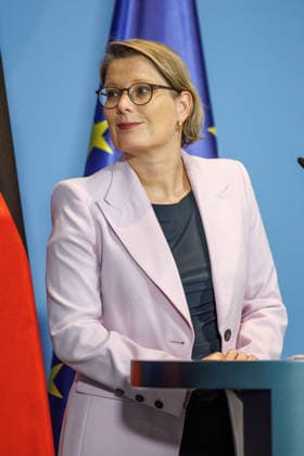 Press Conference with Stefanie Hubig and Alexander Dobrindt Press Conference with Stefanie Hubig (SPD), Federal Minister of Justice and Consumer Protection, and Alexander Dobrindt (CSU), Federal Minister of the Interior, on the 10-point plan for better protection against Islamist terrorism on September 16, 2026, in Berlin, Berlin, Germany, Federal Chancellery