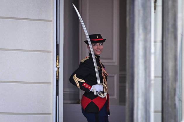 Council of Ministers at the Elysee Palace FA A member from the French Republican Guard reacts as French Ministers exit the Elysee Palace after the Council of Ministers in Paris, on September 16, 2026. Photo by Firas Abdullah ABACAPRESS.COM Paris Île-de-France France  Copyright: xAbdullahxFiras ABACAx