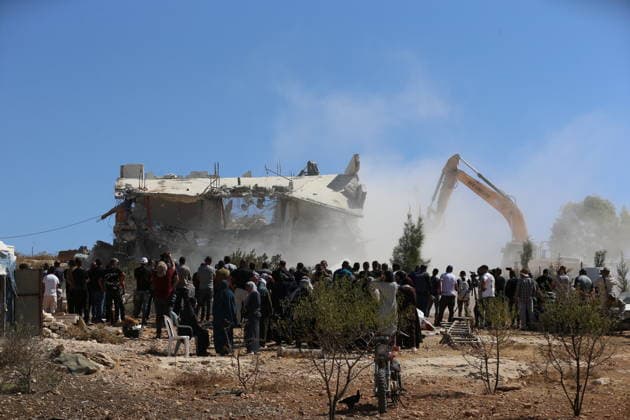 Israeli army demolishes two-story Palestinian house in West Bank HEBRON, WEST BANK, PALESTINE - SEPTEMBER 16: Israeli forces demolish of a two-story Palestinian house in the Hillet al-Hams area of Yatta town in Hebron, West Bank, Palestine on September 16, 2026. Wisam Hashlamoun Anadolu Hebron West Bank. Editorial use only. Please get in touch for any other usage.  Copyright: x2026xAnadoluxWisamxHashlamounx