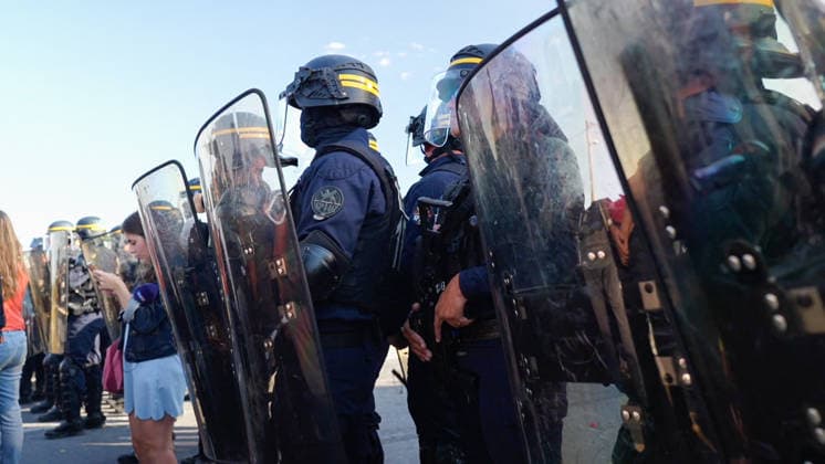 French Fishermen Block the Oil Depot of Frontignan - France Videograbs - French Republican Security Corps (CRS - Compagnies Republicaines de Securite) police officers intervene as French fishermen block the access of the oil depot of Frontignan, near Sete, south of France, on September 16, 2026 during a a protest aimed at drawing the government’s attention to rising fuel prices and the deterioration in their working conditions. Photo by CLPRESS ABACAPRESS.COM Frontignan France  Copyright: xCLPRESS ABACAx