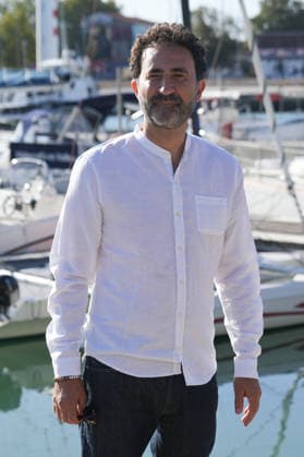 Celebrites : 16 SEPTEMBRE Festival Fiction de la Rochelle LA ROCHELLE, FRANCE September 16: MATHIEU MADENIAN Attendees at the CA VA BIEN SE PASSE photocall at the port of La Rochelle on September 16, 2026, in La Rochelle, France. Photo: Laurent Lairys. la rochelleFrance  Copyright: xLaurentxLairysx