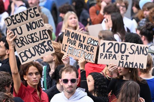 Demonstration by the Federation of Francophone Students (FEF) BRUSSELS, BELGIUM - SEPTEMBER 16 : Demonstration by the Federation of Francophone Students (FEF) against the rise in the cost of studying on September 16, 2026 in Brussels, Belgium, 16 09 2026 Brussels Belgium  Copyright: xDidierxLebrunx