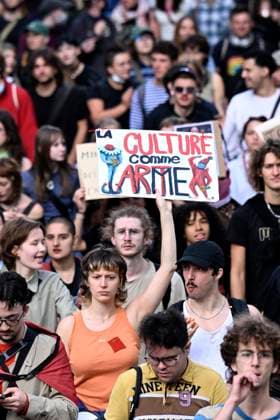 Demonstration by the Federation of Francophone Students (FEF) BRUSSELS, BELGIUM - SEPTEMBER 16 : Demonstration by the Federation of Francophone Students (FEF) against the rise in the cost of studying on September 16, 2026 in Brussels, Belgium, 16 09 2026 Brussels Belgium  Copyright: xDidierxLebrunx