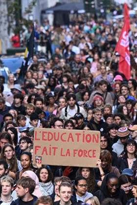 Demonstration by the Federation of Francophone Students (FEF) BRUSSELS, BELGIUM - SEPTEMBER 16 : Demonstration by the Federation of Francophone Students (FEF) against the rise in the cost of studying on September 16, 2026 in Brussels, Belgium, 16 09 2026 Brussels Belgium  Copyright: xDidierxLebrunx