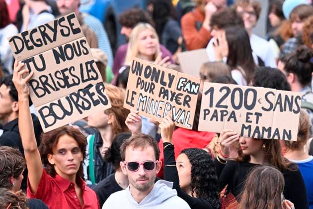 Demonstration by the Federation of Francophone Students (FEF) BRUSSELS, BELGIUM - SEPTEMBER 16 : Demonstration by the Federation of Francophone Students (FEF) against the rise in the cost of studying on September 16, 2026 in Brussels, Belgium, 16 09 2026 Brussels Belgium  Copyright: xDidierxLebrunx