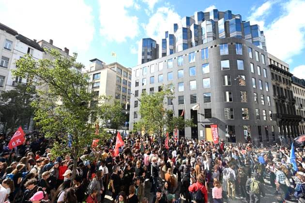 Demonstration by the Federation of Francophone Students (FEF) BRUSSELS, BELGIUM - SEPTEMBER 16 : Demonstration by the Federation of Francophone Students (FEF) against the rise in the cost of studying on September 16, 2026 in Brussels, Belgium, 16 09 2026 Brussels Belgium  Copyright: xDidierxLebrunx