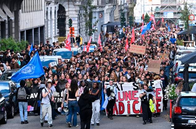 Demonstration by the Federation of Francophone Students (FEF) BRUSSELS, BELGIUM - SEPTEMBER 16 : Demonstration by the Federation of Francophone Students (FEF) against the rise in the cost of studying on September 16, 2026 in Brussels, Belgium, 16 09 2026 Brussels Belgium  Copyright: xDidierxLebrunx