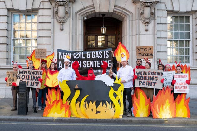 Fossil Free London stages ˜boiling point™ protest over new oil and gas UNITED KINGDOM, London. 16 September 2026. Activists from Fossil Free London stage a protest outside the Department for Energy Security and Net Zero (DESNZ) in Whitehall, London, featuring a giant lobster inside a cooking pot surrounded by demonstrators dressed as ˜Shell chefs™. The lobster represents a planet being pushed towards dangerous levels of warming, while the ˜Shell chefs™ represent the fossil fuel industry continuing to pursue new oil and gas projects. The action comes as the Government faces pressure over new North Sea oil and gas developments, including the Rosebank and Jackdaw fields., Credit:Fossil Free London B66 Avalon United Kingdom, Lo  Copyright: xFossilxFreexLondonx xB66x xAvalonx 1135291447