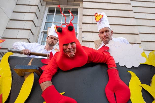 Fossil Free London stages ˜boiling point™ protest over new oil and gas UNITED KINGDOM, London. 16 September 2026. Activists from Fossil Free London stage a protest outside the Department for Energy Security and Net Zero (DESNZ) in Whitehall, London, featuring a giant lobster inside a cooking pot surrounded by demonstrators dressed as ˜Shell chefs™. The lobster represents a planet being pushed towards dangerous levels of warming, while the ˜Shell chefs™ represent the fossil fuel industry continuing to pursue new oil and gas projects. The action comes as the Government faces pressure over new North Sea oil and gas developments, including the Rosebank and Jackdaw fields., Credit:Fossil Free London B66 Avalon United Kingdom, Lo  Copyright: xFossilxFreexLondonx xB66x xAvalonx 1135291450