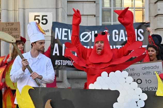 Fossil Free London stages ˜boiling point™ protest over new oil and gas UNITED KINGDOM, London. 16 September 2026. Activists from Fossil Free London stage a protest outside the Department for Energy Security and Net Zero (DESNZ) in Whitehall, London, featuring a giant lobster inside a cooking pot surrounded by demonstrators dressed as ˜Shell chefs™. The lobster represents a planet being pushed towards dangerous levels of warming, while the ˜Shell chefs™ represent the fossil fuel industry continuing to pursue new oil and gas projects. The action comes as the Government faces pressure over new North Sea oil and gas developments, including the Rosebank and Jackdaw fields., Credit:Fossil Free London B66 Avalon  Copyright: xFossilxFreexLondonx xB66x xAvalonx 1135291476