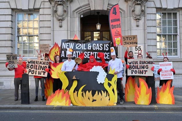 Fossil Free London stages ˜boiling point™ protest over new oil and gas UNITED KINGDOM, London. 16 September 2026. Activists from Fossil Free London stage a protest outside the Department for Energy Security and Net Zero (DESNZ) in Whitehall, London, featuring a giant lobster inside a cooking pot surrounded by demonstrators dressed as ˜Shell chefs™. The lobster represents a planet being pushed towards dangerous levels of warming, while the ˜Shell chefs™ represent the fossil fuel industry continuing to pursue new oil and gas projects. The action comes as the Government faces pressure over new North Sea oil and gas developments, including the Rosebank and Jackdaw fields., Credit:Fossil Free London B66 Avalon  Copyright: xFossilxFreexLondonx xB66x xAvalonx 1135291477
