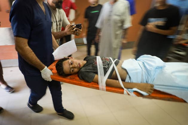 Israeli attacks continue on Gaza DEIR AL-BALAH, GAZA, PALESTINE - SEPTEMBER 16 : (EDITORS NOTE: Image depicts graphic content) An injured Palestinian child receives medical treatment at Al-Awda Hospital after an Israeli attack targeted a group of Palestinians waiting to collect water at the Bureij Refugee Camp in the central Gaza Strip, in Deir al-Balah, Gaza, Palestine on September 16, 2026. Moiz Salhi Anadolu Deir Al Balah Gaza. Editorial use only. Please get in touch for any other usage.  Copyright: x2026xAnadoluxMoizxSalhix