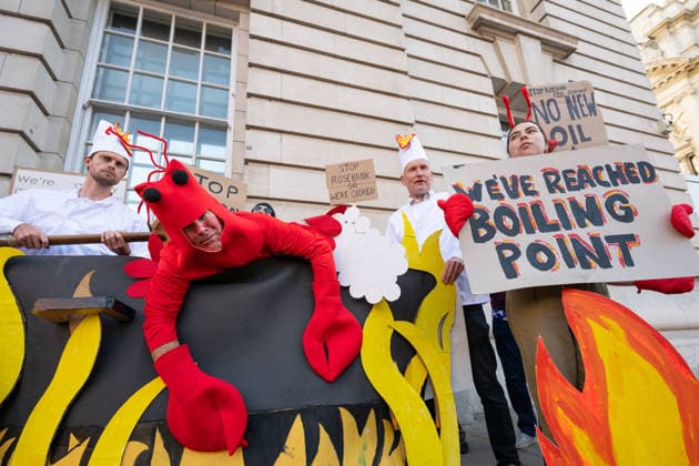 Fossil Free London stages ‘boiling point’ protest over new oil and gas in UK - 16 Sep 2026 Activists from Fossil Free London stage a protest outside the Department for Energy Security and Net Zero (DESNZ) in Whitehall. The protest feature a giant lobster inside a cooking pot surrounded by demonstrators dressed as ‘Shell chefs’. The lobster represents a planet being pushed towards dangerous levels of warming, while the ‘Shell chefs’ represent the fossil fuel industry continuing to pursue new oil and gas projects. The action comes as the Government faces pressure over new North Sea oil and gas developments, including the Rosebank and Jackdaw fields. London United Kingdom Copyright: xAndreaxDomeniconix xSOPAxImagesx ADOMENICONI_BOILING_POINT_Z63_5668
