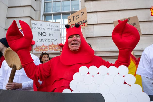 September 16, 2026, London, United Kingdom: An activist from Fossil Free London protests outside the Department for Energy Security and Net Zero (DESNZ) in Whitehall. The protest feature a giant lobster inside a cooking pot surrounded by demonstrators dressed as ˜Shell chefs™. The lobster represents a planet being pushed towards dangerous levels of warming, while the ˜Shell chefs™ represent the fossil fuel industry continuing to pursue new oil and gas projects. The action comes as the Government faces pressure over new North Sea oil and gas developments, including the Rosebank and Jackdaw fields. London United Kingdom - ZUMAs197 20260916_aaa_s197_033 Copyright: xAndreaxDomeniconix