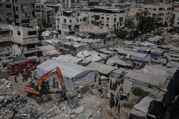 September 16, 2026, Palestine: Gaza Civil Defense teams rescue people from a collapsed building on in the Al-Sinaa area west of Gaza City, Gaza. Initial reports indicated multiple people had died and dozens were missing. Palestine  - ZUMAe144 20260916_zip_e144_020 Copyright: xMohammadxAbuxElsebahx