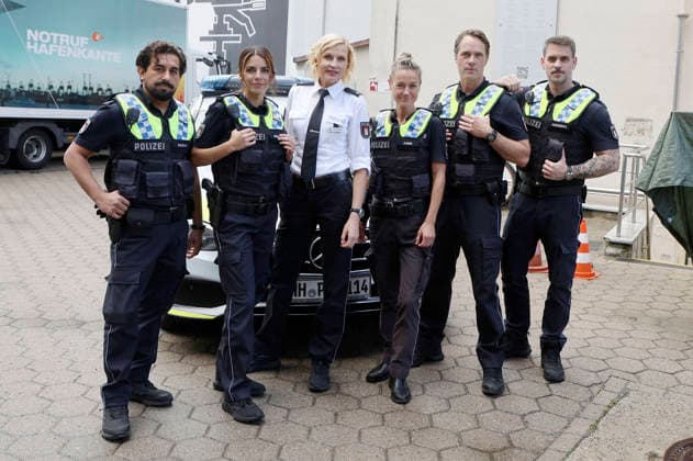Zejhun Demirov, Lilli Hollunder, Sanna Englund, Rhea Harder Vennewald, Matthias Schloo, and Marc Barthel at the photo shoot for the 500th episode of the ZDF TV series *Notruf Hafenkante: Dreckiger Deal* on the original set of PK 21 at Studio Hamburg, Hamburg, September 16, 2026 Foto:xgbrcix xFuturexImagex hafenkante_6923