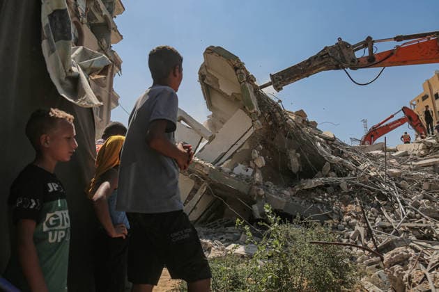 September 16, 2026, Palestine: Gaza Civil Defense teams rescue people from a collapsed building on in the Al-Sinaa area west of Gaza City, Gaza. Initial reports indicated multiple people had died and dozens were missing. Palestine - ZUMAe144 20260916_zip_e144_026 Copyright: xMohammadxAbuxElsebahx