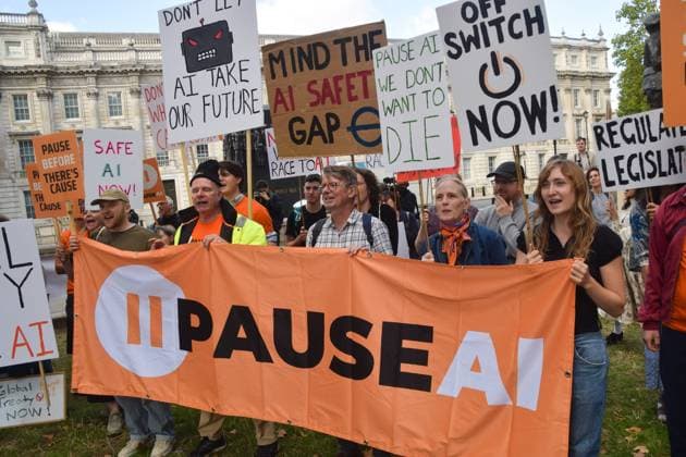 September 16, 2026, London, United Kingdom: Protesters hold placards and a banner during the demonstration by the group Pause AI outside Downing Street..The protesters are urging the government to pause the development of artificial intelligence amid warnings that it could lead to human extinction. London United Kingdom  - ZUMAs197 20260916_aaa_s197_050 Copyright: xVukxValcicx