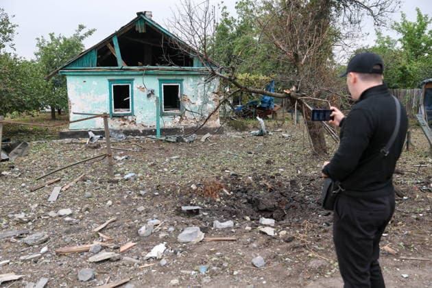 RUSSIA, DONETSK PEOPLE S REPUBLIC - SEPTEMBER 16, 2026: A man records the destruction in a house hit by a drone strike in Zolotorevka Russia  - ZUMAt113 20260916_zaa_t113_353 Copyright: xDmitryxYagodkinx