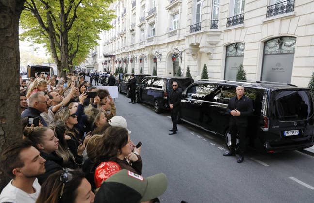 Céline Dion was cheered by her fans as she left the Royal Monceau Hotel in Paris, before heading to the Plenitude Arena at Paris La Défense for her second concert date, September 16, 2026 Marc Ausset Lacroix Bestimage Céline Dion is cheered by fans as she leaves the Royal Monceau Hotel in Paris, before heading to the Plenitude Arena in Paris La Défense for her second concert date on September 16, 2026 Copyright: xMarcxAussetxLacroixx xBestimagexMarcxAussetxLacroixx xBestimagex