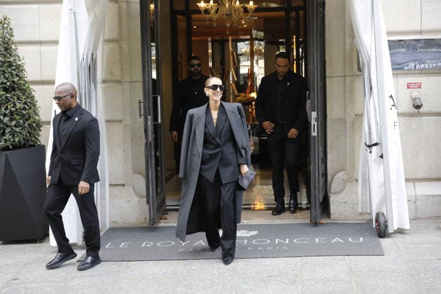 Céline Dion was cheered by her fans as she left the Royal Monceau Hotel in Paris, before heading to the Plenitude Arena at Paris La Défense for her second concert date, September 16, 2026 Marc Ausset Lacroix Bestimage Céline Dion is cheered by fans as she leaves the Royal Monceau Hotel in Paris, before heading to the Plenitude Arena in Paris La Défense for her second concert date on September 16, 2026 Copyright: xMarcxAussetxLacroixx xBestimagexMarcxAussetxLacroixx xBestimagex