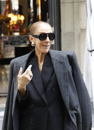 Céline Dion was cheered by her fans as she left the Royal Monceau Hotel in Paris, before heading to the Plenitude Arena at Paris La Défense for her second concert date, September 16, 2026 Marc Ausset Lacroix Bestimage Céline Dion is cheered by fans as she leaves the Royal Monceau Hotel in Paris, before heading to the Plenitude Arena in Paris La Défense for her second concert date on September 16, 2026 Copyright: xMarcxAussetxLacroixx xBestimagexMarcxAussetxLacroixx xBestimagex