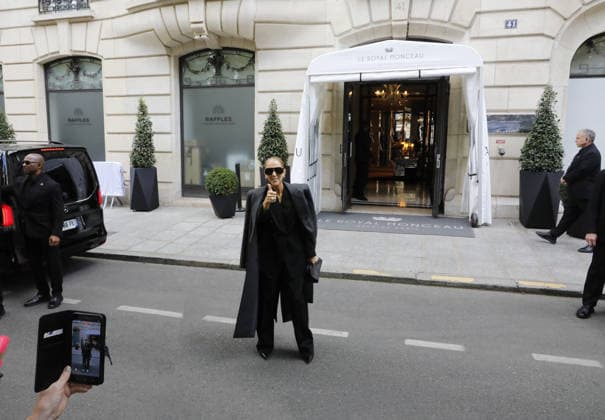Céline Dion was cheered by her fans as she left the Royal Monceau Hotel in Paris, before heading to the Plenitude Arena at Paris La Défense for her second concert date, September 16, 2026 Marc Ausset Lacroix Bestimage Céline Dion is cheered by fans as she leaves the Royal Monceau Hotel in Paris, before heading to the Plenitude Arena in Paris La Défense for her second concert date on September 16, 2026 Copyright: xMarcxAussetxLacroixx xBestimagexMarcxAussetxLacroixx xBestimagex