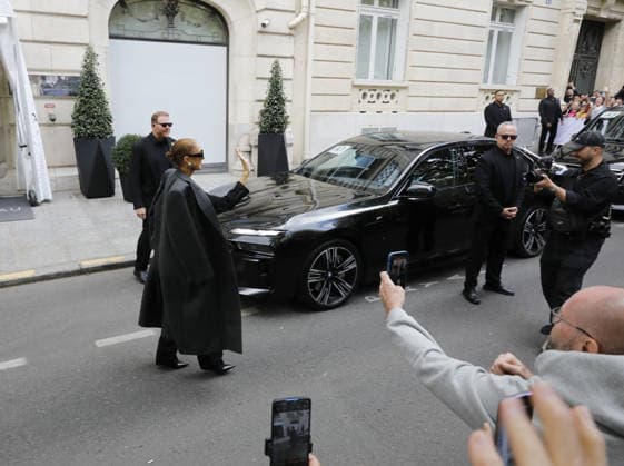 Céline Dion was cheered by her fans as she left the Royal Monceau Hotel in Paris, before heading to the Plenitude Arena at Paris La Défense for her second concert date, September 16, 2026 Marc Ausset Lacroix Bestimage Céline Dion is cheered by fans as she leaves the Royal Monceau Hotel in Paris, before heading to the Plenitude Arena in Paris La Défense for her second concert date on September 16, 2026 Copyright: xMarcxAussetxLacroixx xBestimagexMarcxAussetxLacroixx xBestimagex