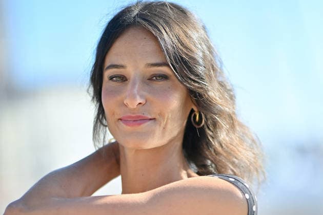 La Rochelle Soeurs Photocall FC Adèle Galloy attend the Soeurs Photocall at the 28th La Rochelle Fiction Festival on September 16, 2026 in La Rochelle, France. Photo by Franck Castel ABACAPRESS.COM La Rochelle  Copyright: xCastelxFranck ABACAx