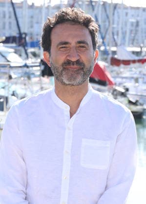 Mathieu Madenian at the Ça va bien se passer photocall during the 28th La Rochelle Fiction Festival, France, on September 16, 2026 Denis Guignebourg Bestimage *Ça va bien se passer* Photocall at the 28th La Rochelle Fiction Festival on September 16, 2026 in La Rochelle, France La Rochelle France  Copyright: xDenisxGuignebourgx xBestimagexDenisxGuignebourgx xBestimagex