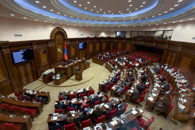 ARMENIA, YEREVAN - SEPTEMBER 16, 2026: Armenia s Prime Minister Nikol Pashinyan (C) addresses the Armenian Parliament during the second session of its 9th convocation. Alexander Patrin TASS  97822391