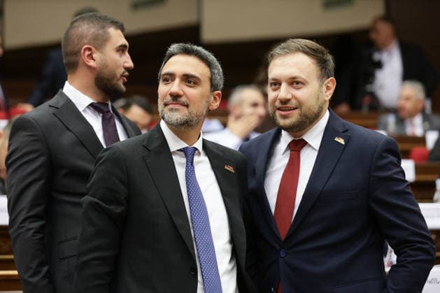 ARMENIA, YEREVAN - SEPTEMBER 16, 2026: Aram Vardevanyan (L), Vice Speaker of the National Assembly, and Tigran Abramyan, member of the Strong Armenia opposition party, attend the second session of the Armenian Parliament of the 9th convocation Yerevan Armenia  - ZUMAt113 20260916_zaa_t113_488 Copyright: xAlexanderxPatrinx