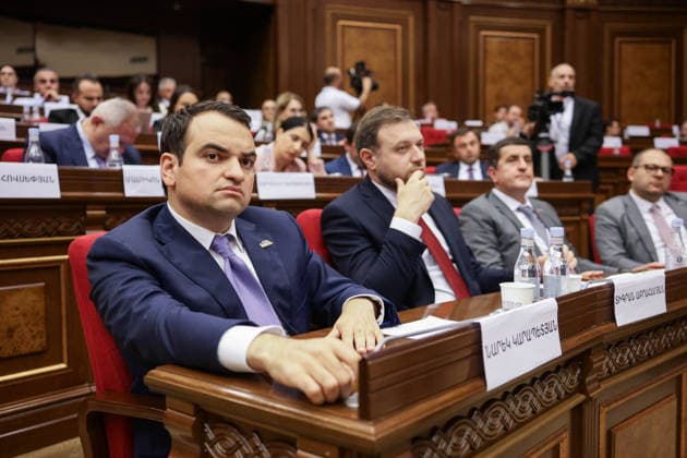 ARMENIA, YEREVAN - SEPTEMBER 16, 2026: Narek Karpetyan (L), head of the Strong Armenia party, attends the second session of the Armenian National Assembly of the 9th convocation Yerevan Armenia  - ZUMAt113 20260916_zaa_t113_491 Copyright: xAlexanderxPatrinx