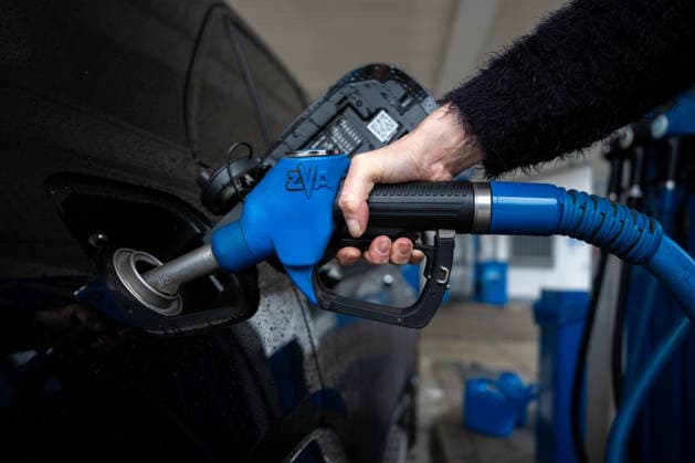 Aral gas station, gas pump, fuel nozzle, gas station display, fuel prices, gasoline, Super E10, Super E5, diesel, fuel prices, refueling, drivers, traffic, mobility, commuters, record prices, price increases, high fuel prices, energy prices, Copyright: xFINLEYxMÖRCHx