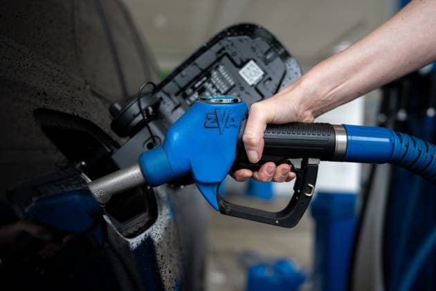 Aral gas station, gas pump, fuel nozzle, gas station display, fuel prices, gasoline, Super E10, Super E5, diesel, fuel prices, refueling, drivers, traffic, mobility, commuters, record prices, price increases, high fuel prices, energy prices, Copyright: xFINLEYxMÖRCHx