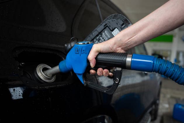 Aral gas station, gas pump, fuel nozzle, gas station display, fuel prices, gasoline, Super E10, Super E5, diesel, fuel prices, refueling, drivers, traffic, mobility, commuters, record prices, price increases, high fuel prices, energy prices, Copyright: xFINLEYxMÖRCHx