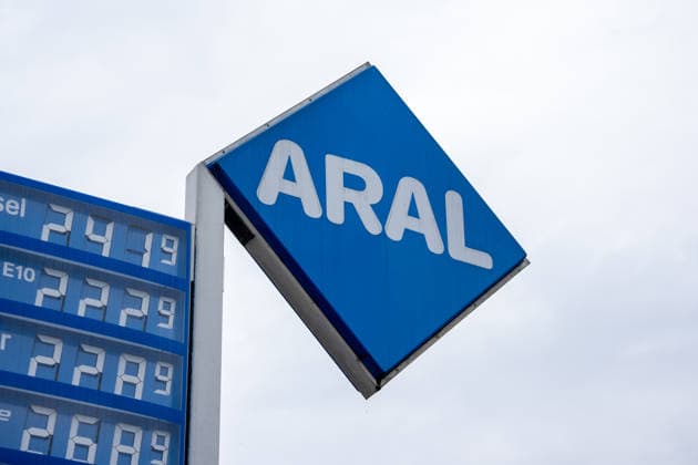 Aral gas station, gas pump, fuel nozzle, gas station display, fuel prices, gasoline, Super E10, Super E5, diesel, fuel prices, refueling, drivers, traffic, mobility, commuters, record prices, price increases, high fuel prices, energy prices, Copyright: xFINLEYxMÖRCHx