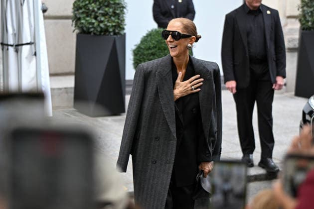 September 16, 2026: Celine Dion leaves the Royal Monceau. Celine Dion spent time with fans before heading to the venue, the Royal Monceau hotel in Paris, France. 459726 September 16, 2026 Paris, France  Copyright: xL.Urmanx xStarfacex STAR_459726_008