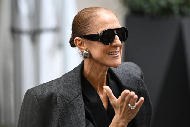 September 16, 2026: Celine Dion leaves the Royal Monceau. Celine Dion spent time with fans before heading to the venue, the Royal Monceau hotel in Paris, France. 459726 September 16, 2026 Paris, France  Copyright: xL.Urmanx xStarfacex STAR_459726_017