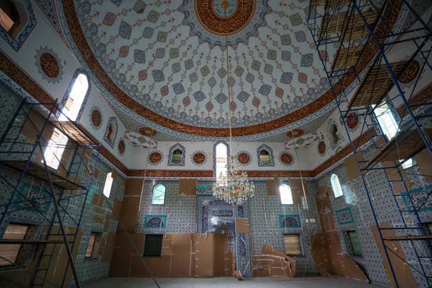 RUSSIA, DONETSK - SEPTEMBER 16, 2026: The Ahat Jami congregational mosque under restoration in the village of Oktyabrsky Donetsk Russia  - ZUMAt113 20260916_zaa_t113_689 Copyright: xDmitryxYagodkinx
