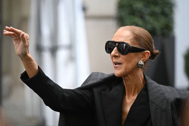 September 16, 2026: Celine Dion leaves the Royal Monceau. Celine Dion spent time with fans before heading to the venue, the Royal Monceau hotel in Paris, France. 459726 September 16, 2026 Paris, France  Copyright: xL.Urmanx xStarfacex STAR_459726_013