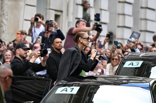 September 16, 2026: Celine Dion leaves the Royal Monceau. Celine Dion spent time with fans before heading to the venue, the Royal Monceau hotel in Paris, France. 459726 September 16, 2026 Paris, France  Copyright: xL.Urmanx xStarfacex STAR_459726_026