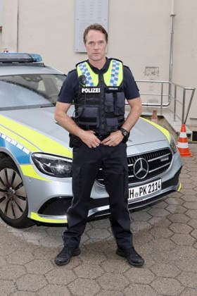 ABB HAFENKANTE Matthias Schloo, actor in a police uniform, at a photo op marking the premiere of the 20th anniversary season and the 500th episode of the ZDF TV series *Notruf Hafenkante* on the original set of PK 21 at Studio Hamburg on September 16, 2026, in Hamburg